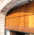 Houten sectionale garagedeur - verticaal geprofileerd - getoogd met weldorpel - Meranti - licht gebeitst 