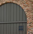 Houten sectionale garagedeur - verticale profilering -getoogd met weldorpel en raam- Meranti - dekkend geschilderd