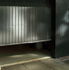 Houten sectionale garagedeur - verticaal geprofileerd - in lijn met de gevel - Meranti - dekkend geschilderd